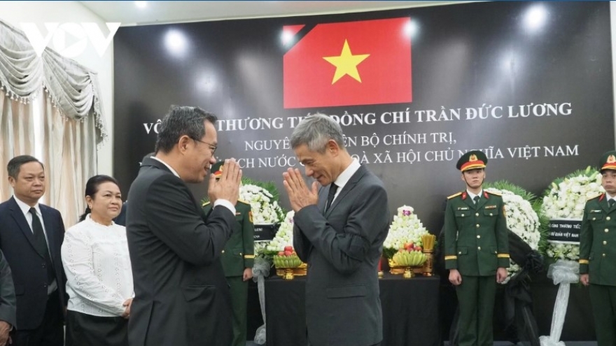 Respect-paying ceremony held in Cambodia for former State President Tran Duc Luong